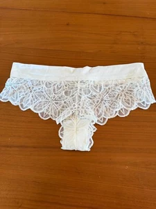 New NWT Ivory Victoria's Secret Lace Panties Size Large Extra Low Rise Cheekster - Picture 1 of 3