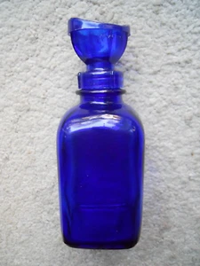 Vintage Wyeth Cobalt Blue Glass Bottle, Plastic Screw Top Medicine Eye Wash Cup - Picture 1 of 7