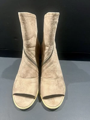 White Mountain women’s Ankle Boots / Tan /Zip / Open-Toe / Size: 8.5 - Image 1 of 4