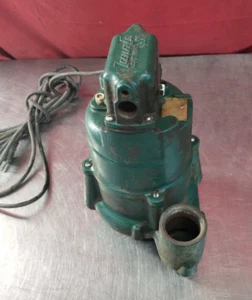 Zoeller Co .5 Horse Power Sub Pump Model M98-C - USED - Picture 1 of 7