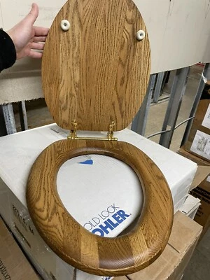 Asiento de inodoro vintage MADERA DE ROBLE ALARGADA KOHLER K-4745-BR-AU, BISAGRAS DORADAS, Foto 1 de 4