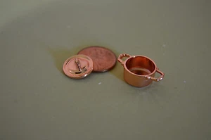 Miniature Casserole pot, Copper in 1:12 doll scale - Picture 1 of 12