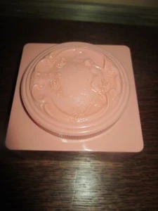 ELEGANTE De Colección ROSA PUFF TALCO Y CONTENEDOR DE POLVO ABIERTO - DÉCADA DE 1960 - Imagen 1 de 3