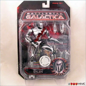 Battlestar Galactica Red Stripe Cylon ToysRUs TRU Exclusive - getragene Verpackung - Bild 1 von 2