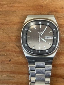 Vintage Seiko 5 Automatic Day/Date Mens Wrist Watch - Picture 1 of 9