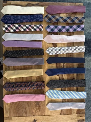 Juego de 20 corbatas para hombre surtidas a rayas a cuadros diseños lisos Foto 1 de 2