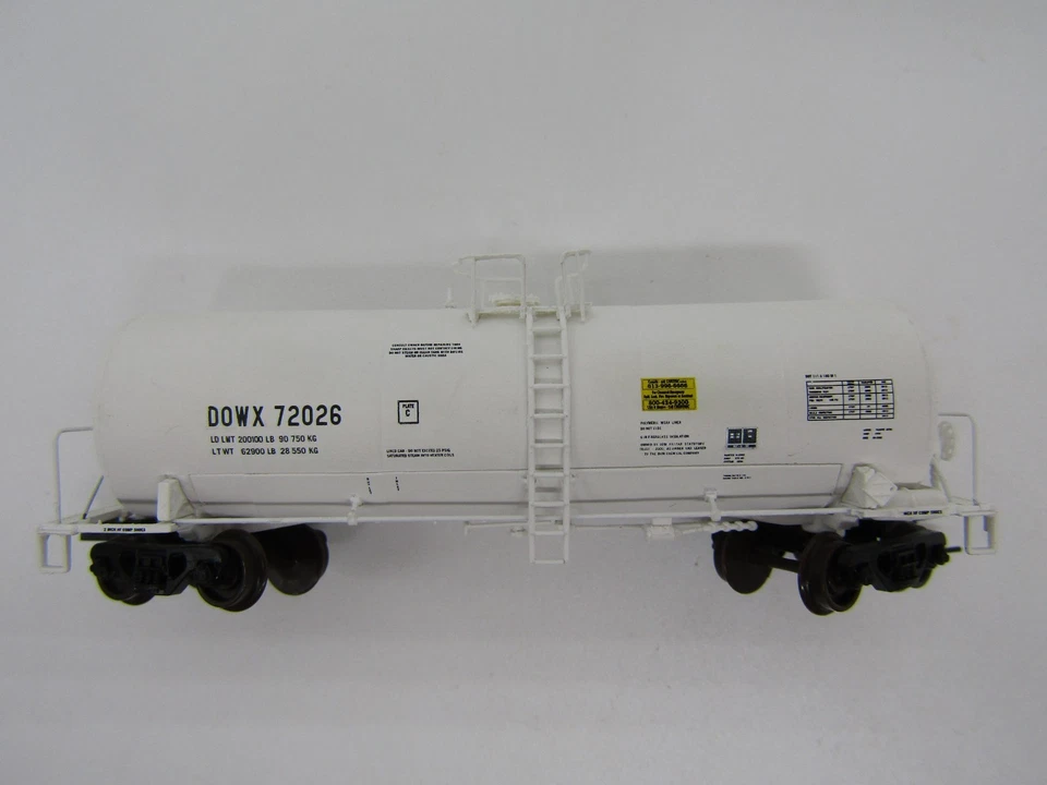 Atlas N 17,600 Tank Car - DOWX 72026 - Image 1 of 1