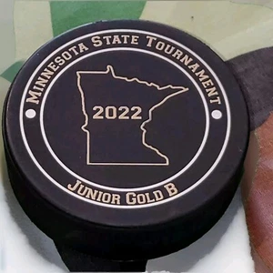 2022 MINNESOTA STATE TOURNAMENT PUCK JR. B GOLD MADE IN 🇨🇦 & 🇱🇰 VICEROY MFG. - Picture 1 of 10