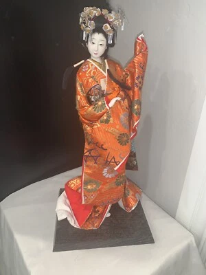 Bonita muñeca japonesa de porcelana dama 14” de alto. Foto 1 de 4