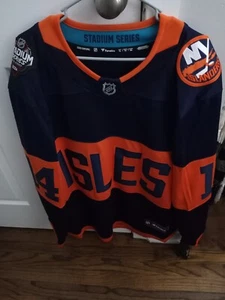 New York Islanders Bo Horvat Stadium Serie Trikot Herren xl Fanatics - Bild 1 von 3