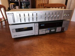 AKAI EA-G30 + HX-R5 BAND STEREO GRAPHIC EQUALIZER & CASSETTE PLAYER JAPAN SILVER - Picture 1 of 11