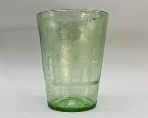 Florero grande de vidrio verde grabado a mano del siglo XVIII c. 1760 - Imagen 1 de 19