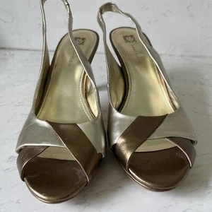 Ann Klein Damen-Heels goldfarben/bronzefarbener Stil offene Knöchelriemen 10 m - Bild 1 von 10