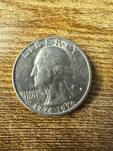 1776-1976 D US Bicentennial Quarter, raro errore di conio riempito - Foto 1 di 13