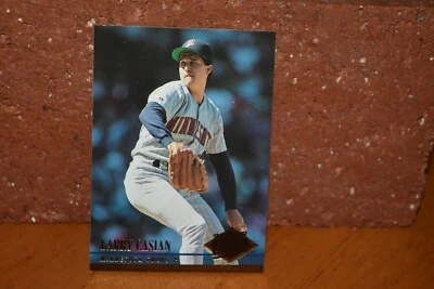 BASEBALL CARD '94 FLEER ULTRA LARRY CASIAN TWINS  - Image 1 of 2