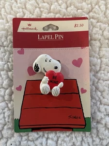 SPILLE/SPILLA SAN VALENTINO VINTAGE MARCHIO DISTINTIVO COME NUOVE CON CARD SNOOPY - Foto 1 di 2