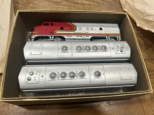 Vintage HO scale Athearn Rubber band drive F7 A+B+B 3 unit Diesel Locomotives - Picture 1 of 11