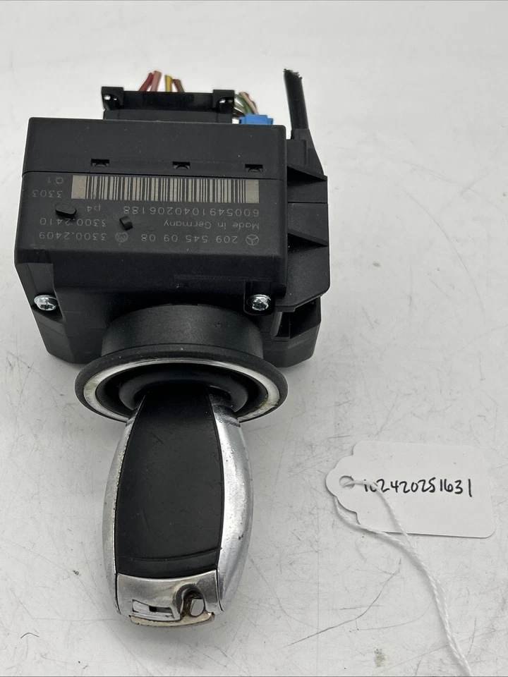 03-09 Mercedes W209 CLK500 Ignition Switch Module with Key 2095450908 - Image 1 of 4