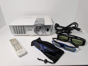 BenQ HT1075 DLP Full HD 3D Projector 1080p short throw 1920x1080 with 3D Glasses - Picture 1 of 5