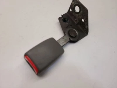 2002-2006 GMC Envoy 2nd Row Center RH Right Seat Belt Buckle - Image 1 of 4