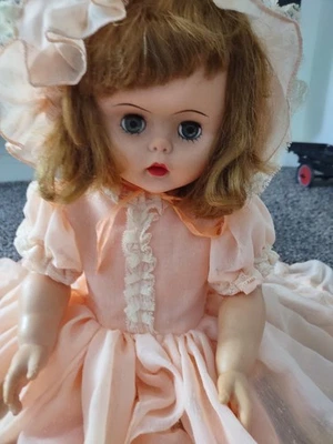  Muñeca bebé vintage marcada 72 ojos abiertos/cerrados piernas articuladas plástico duro 24" Foto 1 de 4