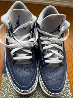 Jordan 3 Retro Georgetown Talla 9.5M EE. UU. Usado Excelente Foto 1 de 4