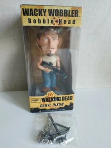 Funko Daryl Dixon ballesta Wacky Wobbler + colgante regalo The Walking dead VER - Imagen 1 de 12