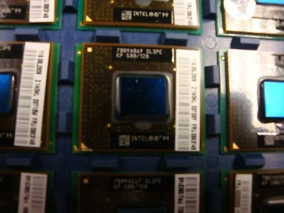 Intel Celeron Mobile Processor CPU 500MHz/128KB/100MHz SL3PE Base/Socket 495 - Image 1 of 2