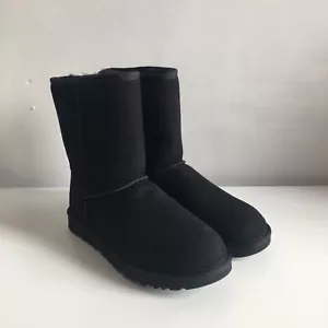 UGG klassische kurze Herrenstiefel – schwarz UK-Größe 10,5 (UK-VERKÄUFER) - Bild 1 von 10