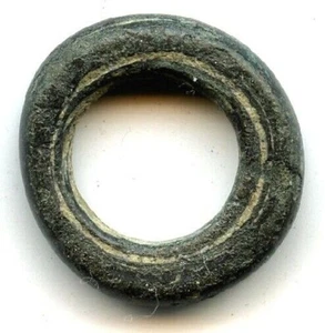 Auténtico anillo celta antiguo de bronce acanalado grueso dinero, 800-500 aC, área del Danubio - Imagen 1 de 1
