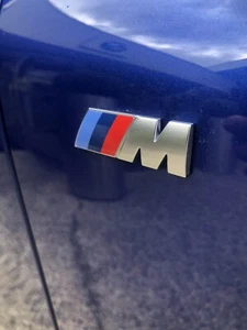 Logo Badge BMW M coté Lateral Cérium Originale F30 F31 G22 G23 X1 X3 X3 X4 X5 - Imagen 1 de 3