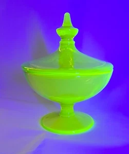 VINTAGE Fostoria Uranium glass candy dish with lid - Picture 1 of 7