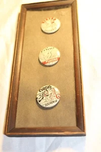 Konvolut 3 gerahmte Vintage Zirkus Souvenir Pinback Buttons - Bild 1 von 6