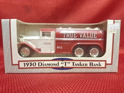 Ertl Collectibles Bank: True Value Hardware 1930 Diamond T Tanker (1992) Foto 1 de 4
