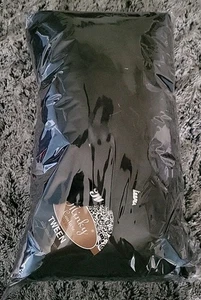 Minky Couture TWEEN Coperta GETTA Cuscino Tuck Liquirizia 36"x50" Nuovo con etichette Nero - Foto 1 di 3