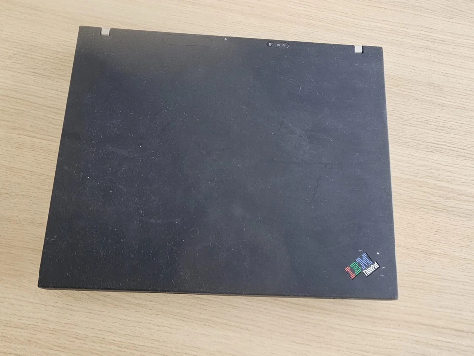 IBM ThinkPad T42p - Pentium M 2,1 GHz - mit Netzteil - Schwarz - Bild 1 von 4