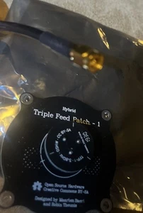 Patch Antenna 5.8GHz 9.4dBi Triple Feed Hybrid RHCP LHCP SMA Male to RP-SMA FPV - Picture 1 of 3