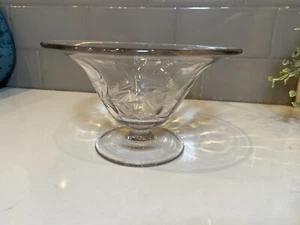 Etched Flowers Crystal Glass Pedestal Candy Dish Trinkets Pink Tint Vintage - Picture 1 of 18