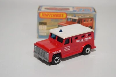 A94 1:64 3 INCH MATCHBOX SUPERFAST 69 SECURITY TRUCK WELLS FARGO RED MIB - Immagine 1 di 4