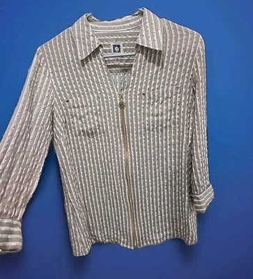 Anne Klein 中号棕褐色金色金属条纹拉链前卷标签衬衫 — 第 1/4 张图片