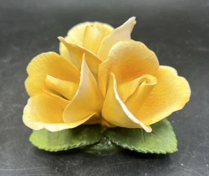 Vintage Capodimonte Napoleon Italien Porzellan gelbe Rosenknospen Blume - Bild 1 von 5