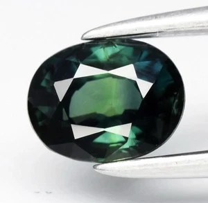 Rare saphir d’Auvergne 0,72 ct 5,7 x 4,5 mm VS saphir ovale vert bleuté - Foto 1 di 3