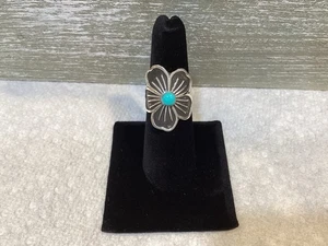 Women’s Turquoise & Sterling Silver Flower Ring SIZE 6. NEW W/ORGINAL SIZE TAG!! - Picture 1 of 3