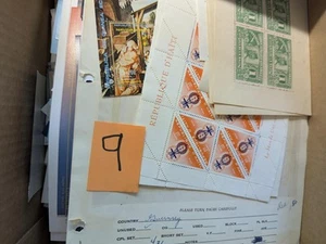 Schachtel mit verschiedenen internationalen Briefmarken, Blocks & mehr - 86 Fotos - Bild 1 von 24
