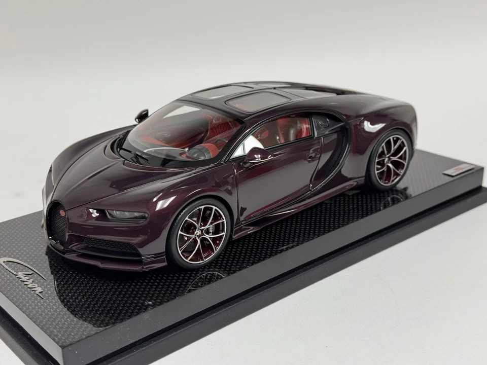 1/18 MR Collection Bugatti Chiron Sky View Red Carbon Black Carbon base BUG08E - Image 1 of 4