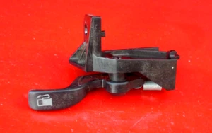 02 03 TOYOTA SOLARA GAS FUEL DOOR RELEASE LEVER ASSY OEM BLACK - Bild 1 von 4