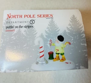 Statuina Dept 56 PUTTIN ON THE STRIPES Villaggio Polo Nord 6000623 Candy Striper - Foto 1 di 7