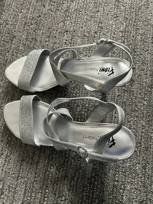 Silver Heels  - Image 1 of 3