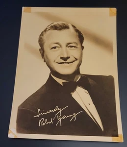 Foto vintage de Hollywood de Robert Young de los años 40 de 5 por 7 - Imagen 1 de 2