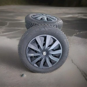 4 Winterreifen mit Felgen und Radkappen - Bild 1 von 8